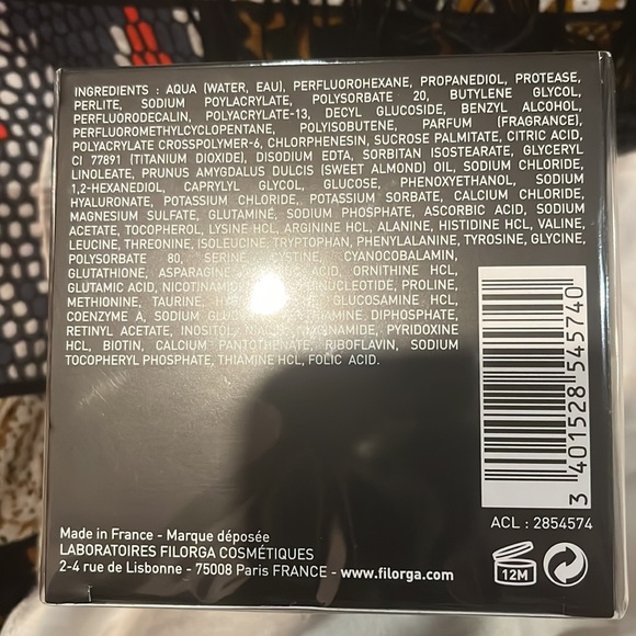 Laboratories Filorga Scrub & Mask Reoxygenating Exfoliating Mask - Picture 3 of 4